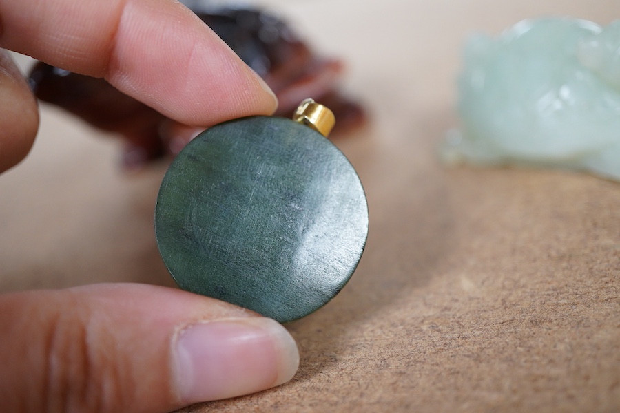 A Chinese carved jade pendant and two hardstone carved animals, pendant 3cm diameter.